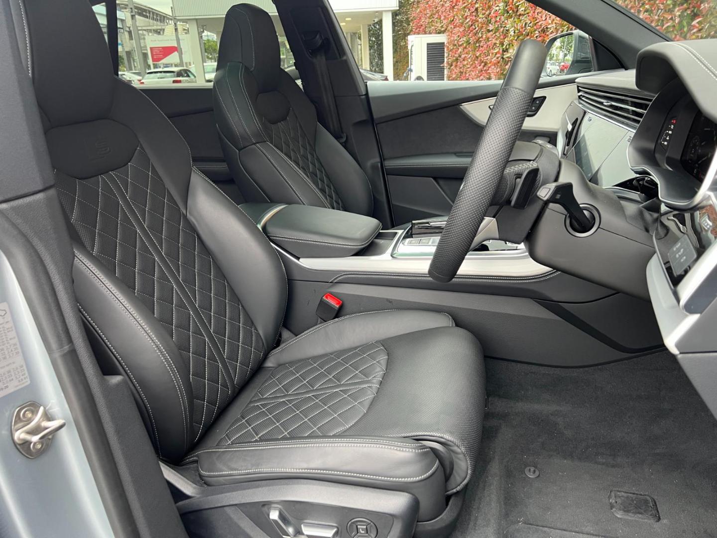 Audi Q8 SUV 55 TFSI quattro S line 250(340) kW(PS) tiptronic for more details contact your dealer