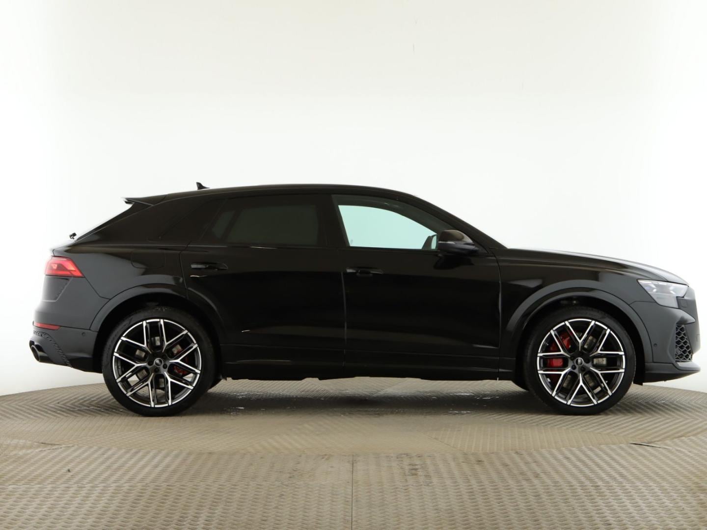 Bild über Audi RS Q8 SUV TFSI quattro tiptronic - für weitere Informationen kontaktieren Sie den Audi Partner
