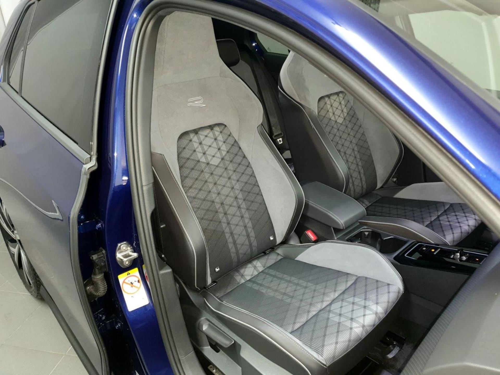 Volkswagen Golf R-Line