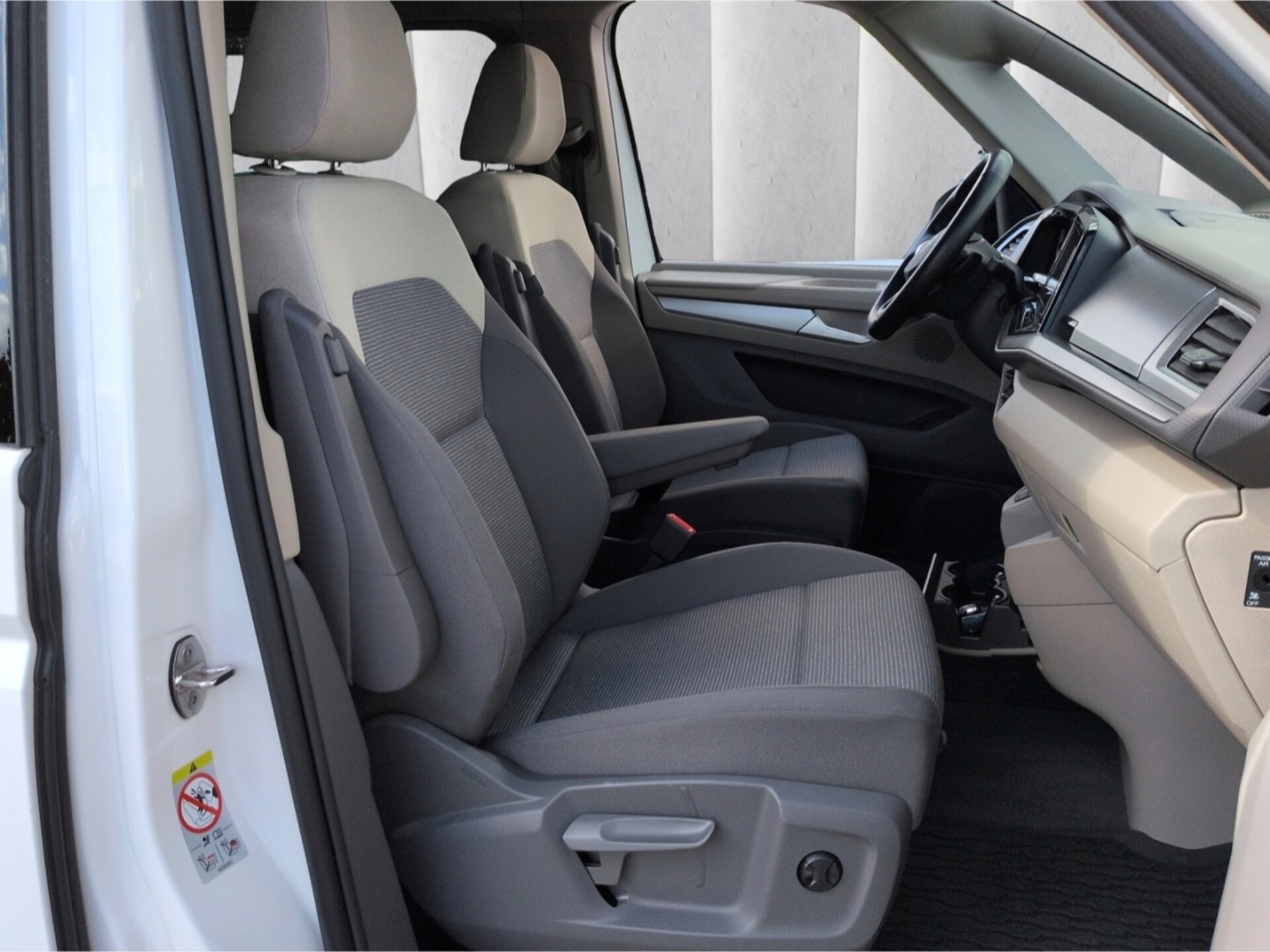 Volkswagen Multivan Langversion Basis-Modell