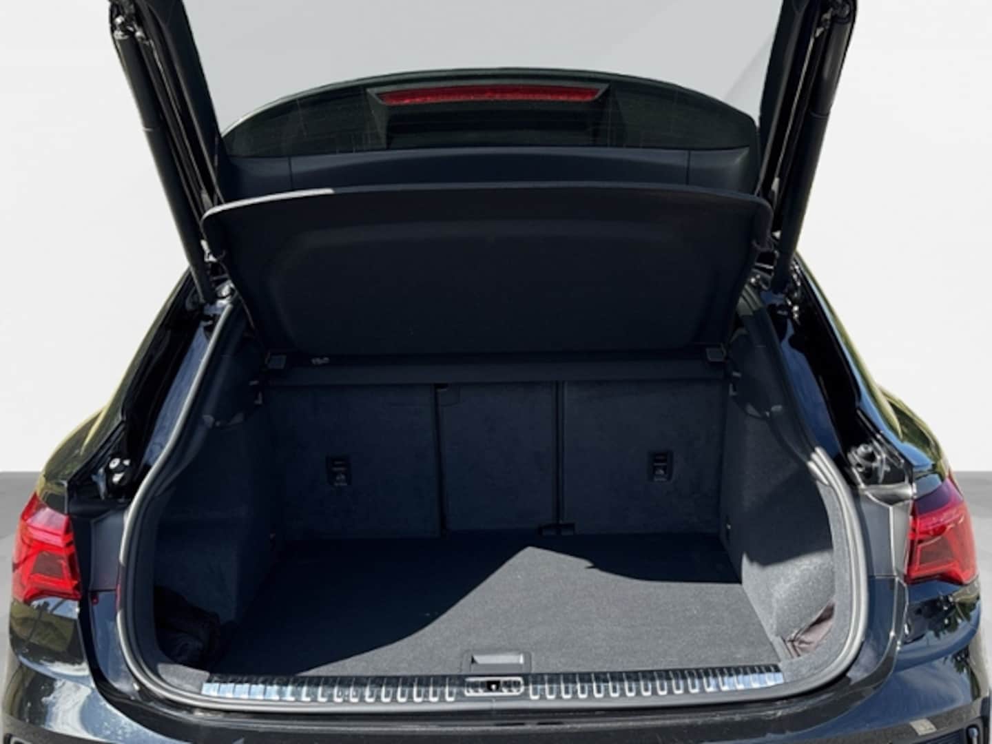 Bild über Audi Q3 Sportback S line 45 TFSI quattro S tronic - für weitere Informationen kontaktieren Sie den Audi Partner