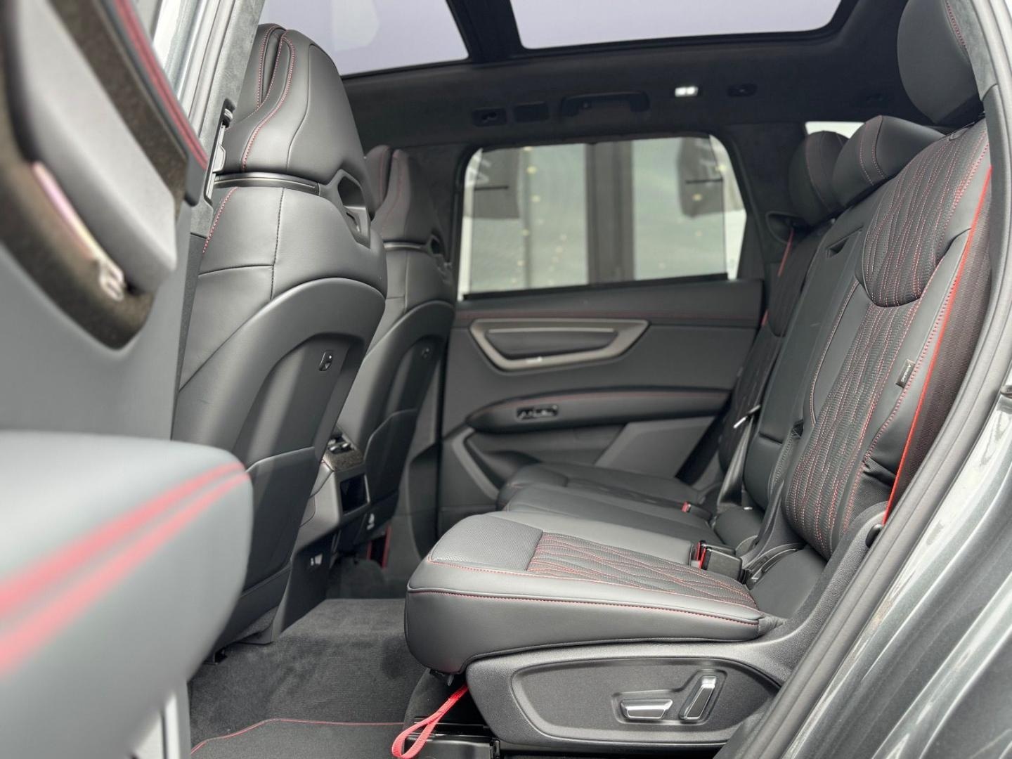 Bild über Audi Q7 SUV TDI quattro 220 kW tiptronic - für weitere Informationen kontaktieren Sie den Audi Partner