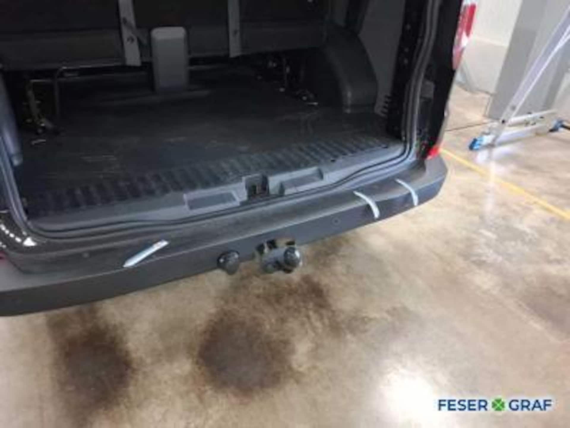 Volkswagen Transporter Kombi kurzer Radstand