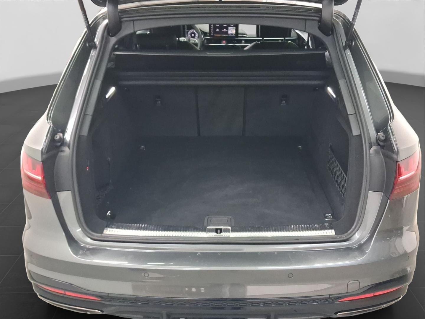 Bild über Audi A4 Avant S line 40 TFSI quattro S tronic - für weitere Informationen kontaktieren Sie den Audi Partner