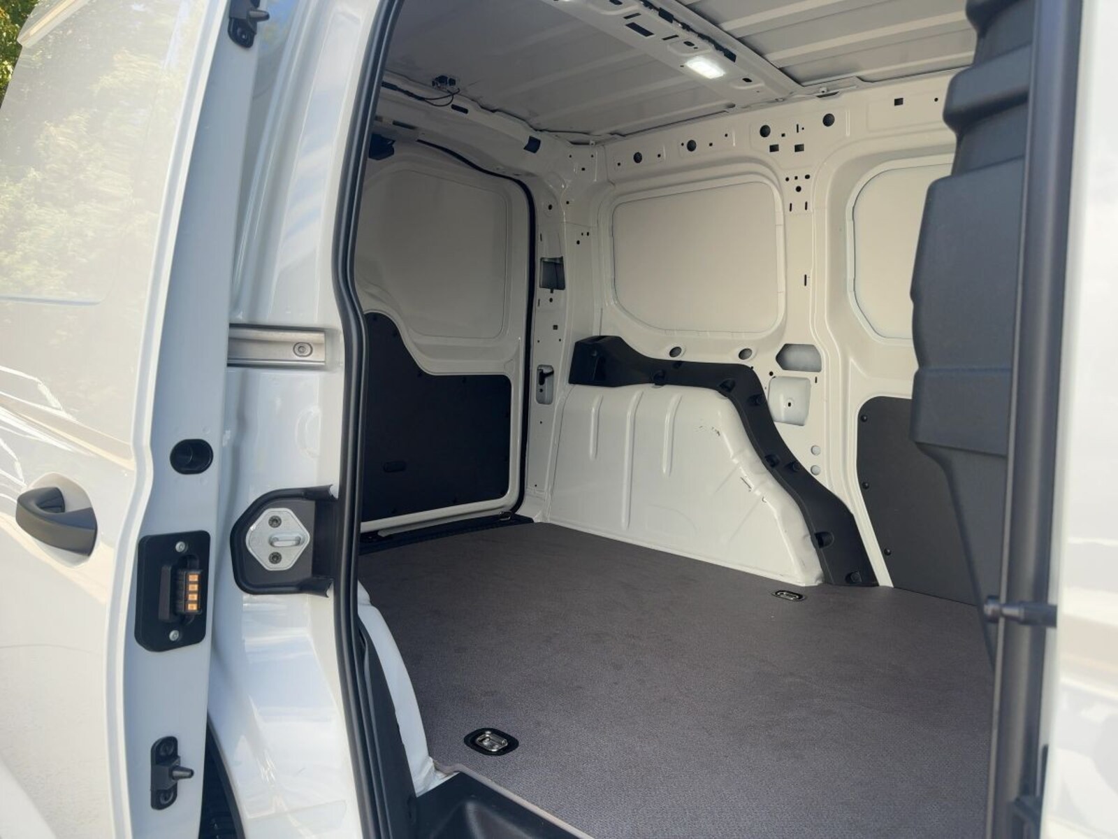 Volkswagen Caddy Cargo – Bild 8