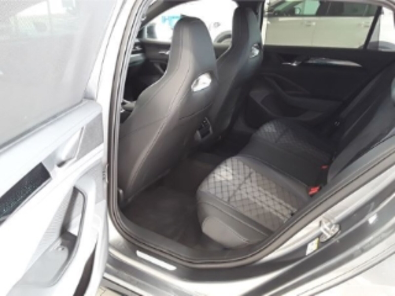 Volkswagen Passat – Bild 11