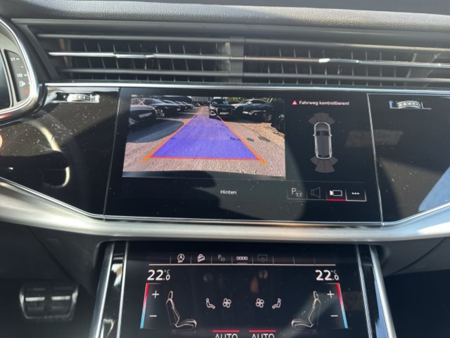 Bild über Audi SQ8 TFSI quattro tiptronic - für weitere Informationen kontaktieren Sie den Audi Partner