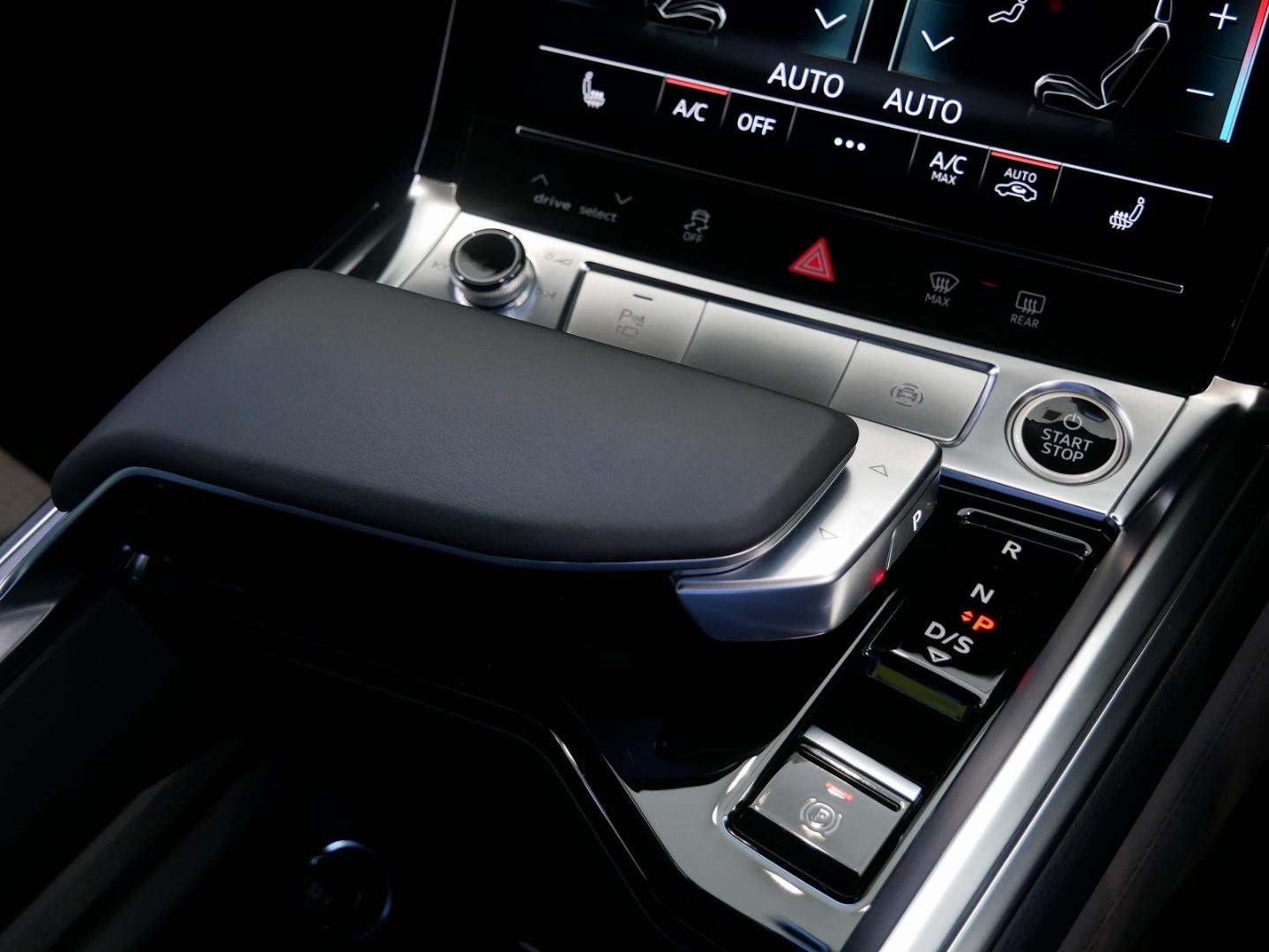 Image about Audi e-tron 55 quattro S line 300,00 kW