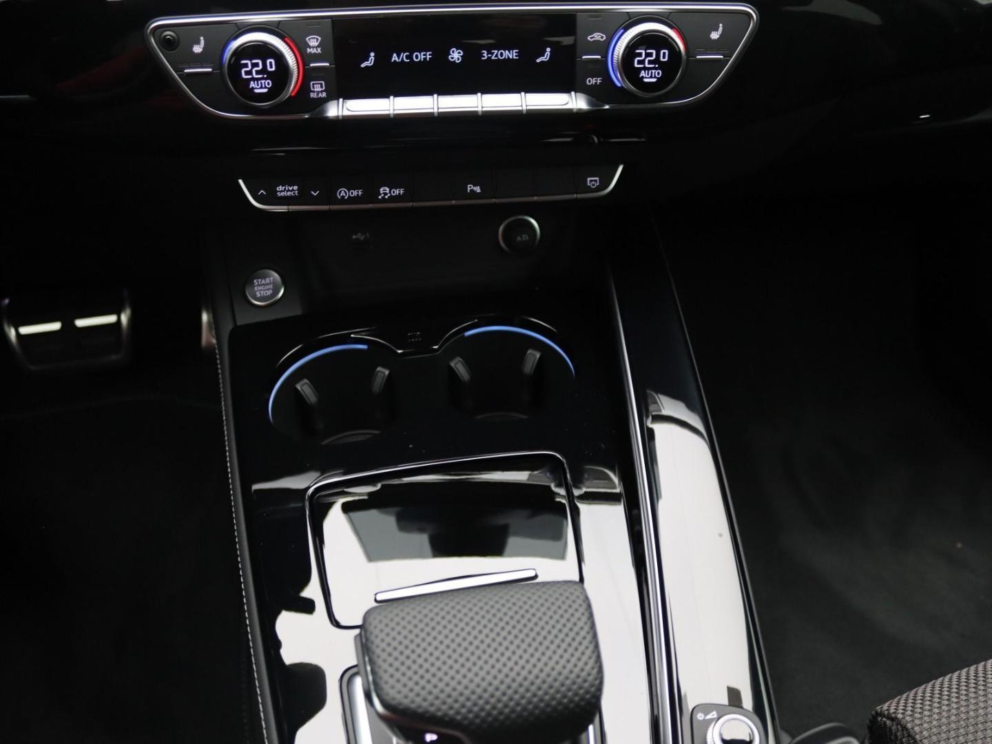 Image about Audi A4 Avant S line 40 TDI S tronic