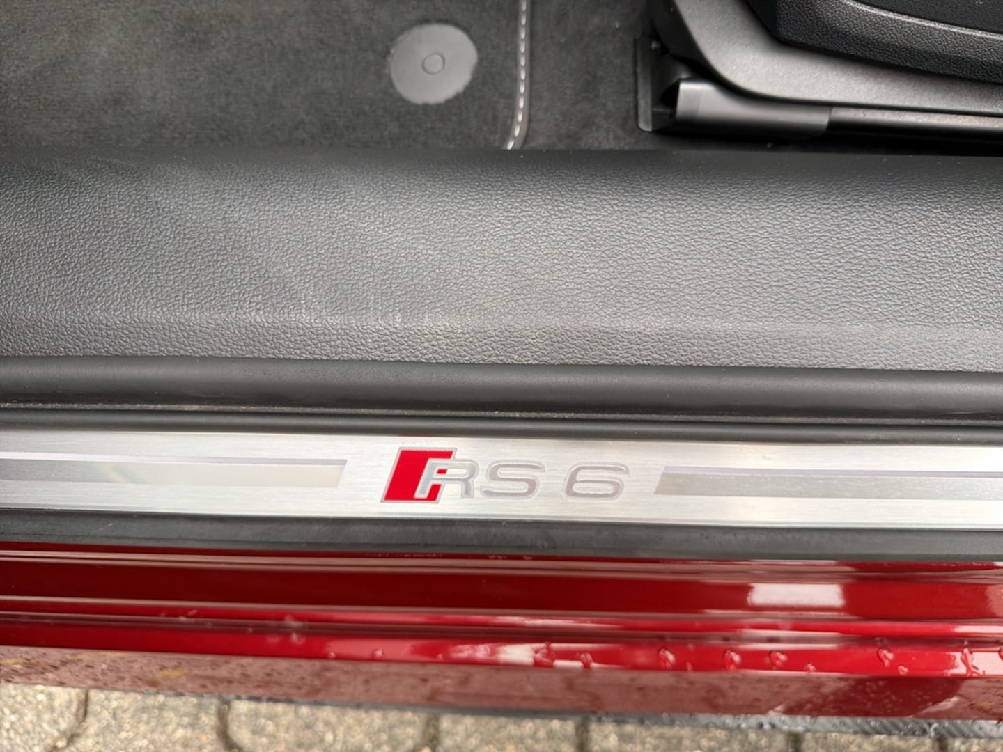 Bild über Audi RS 6 Avant performance quattro tiptronic - für weitere Informationen kontaktieren Sie den Audi Partner