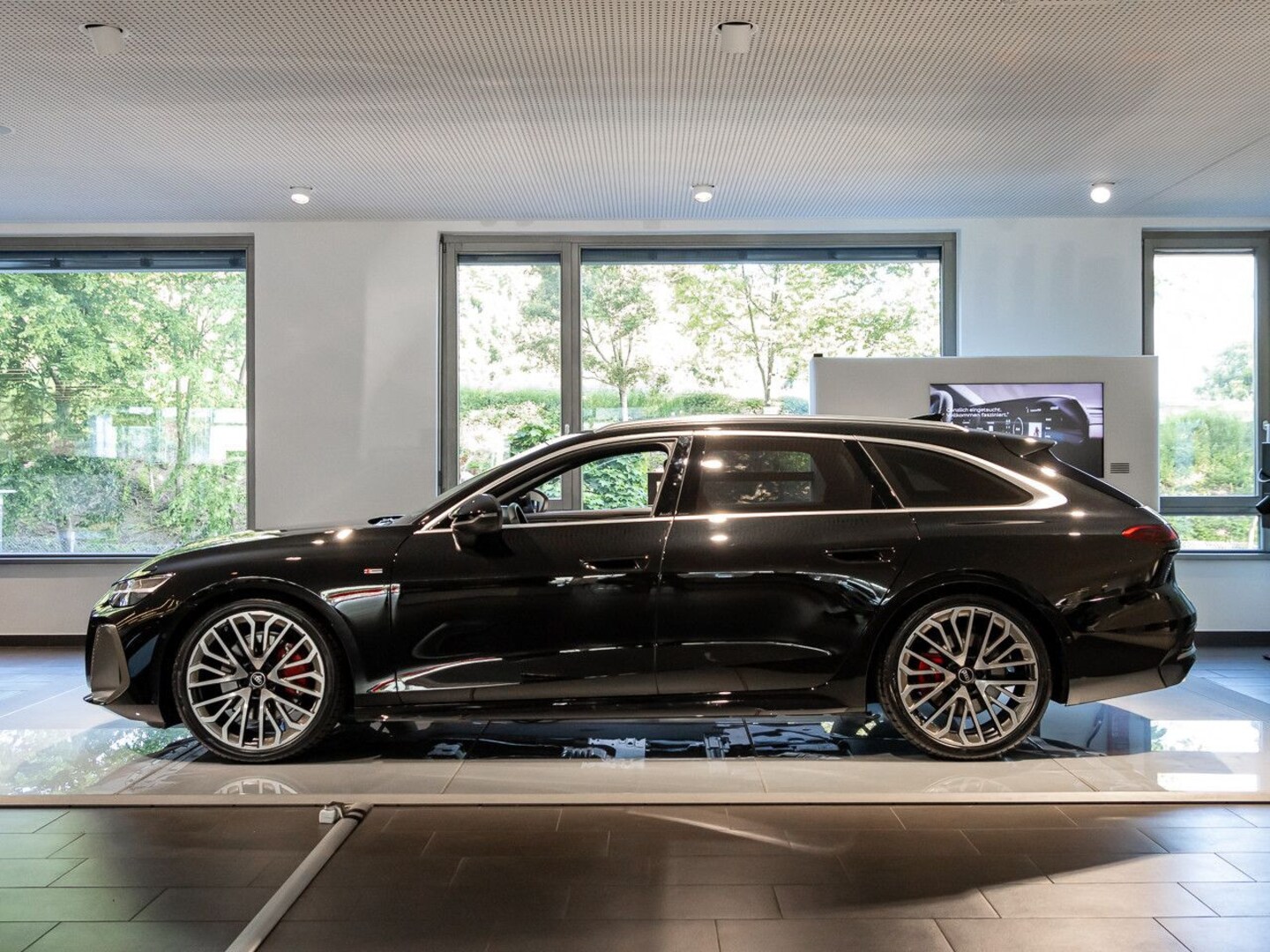 Bild über Audi A6 Avant TFSI quattro 270 kW S tronic - für weitere Informationen kontaktieren Sie den Audi Partner