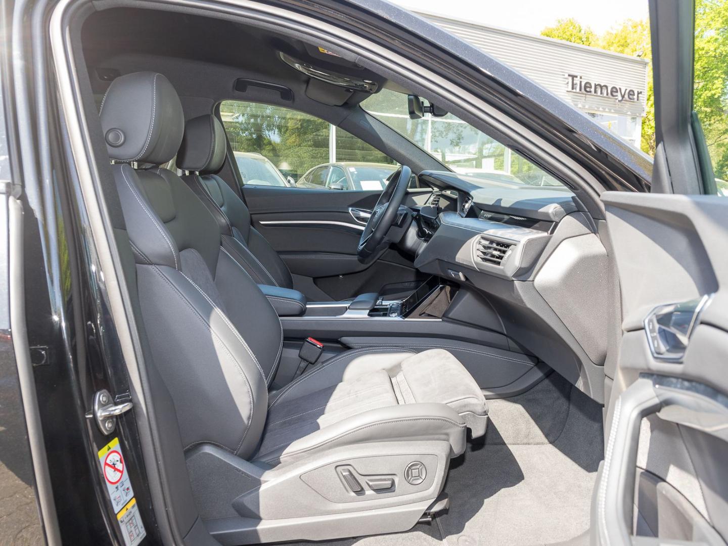 Image about Audi Q8 e-tron S line 55 e-tron quattro