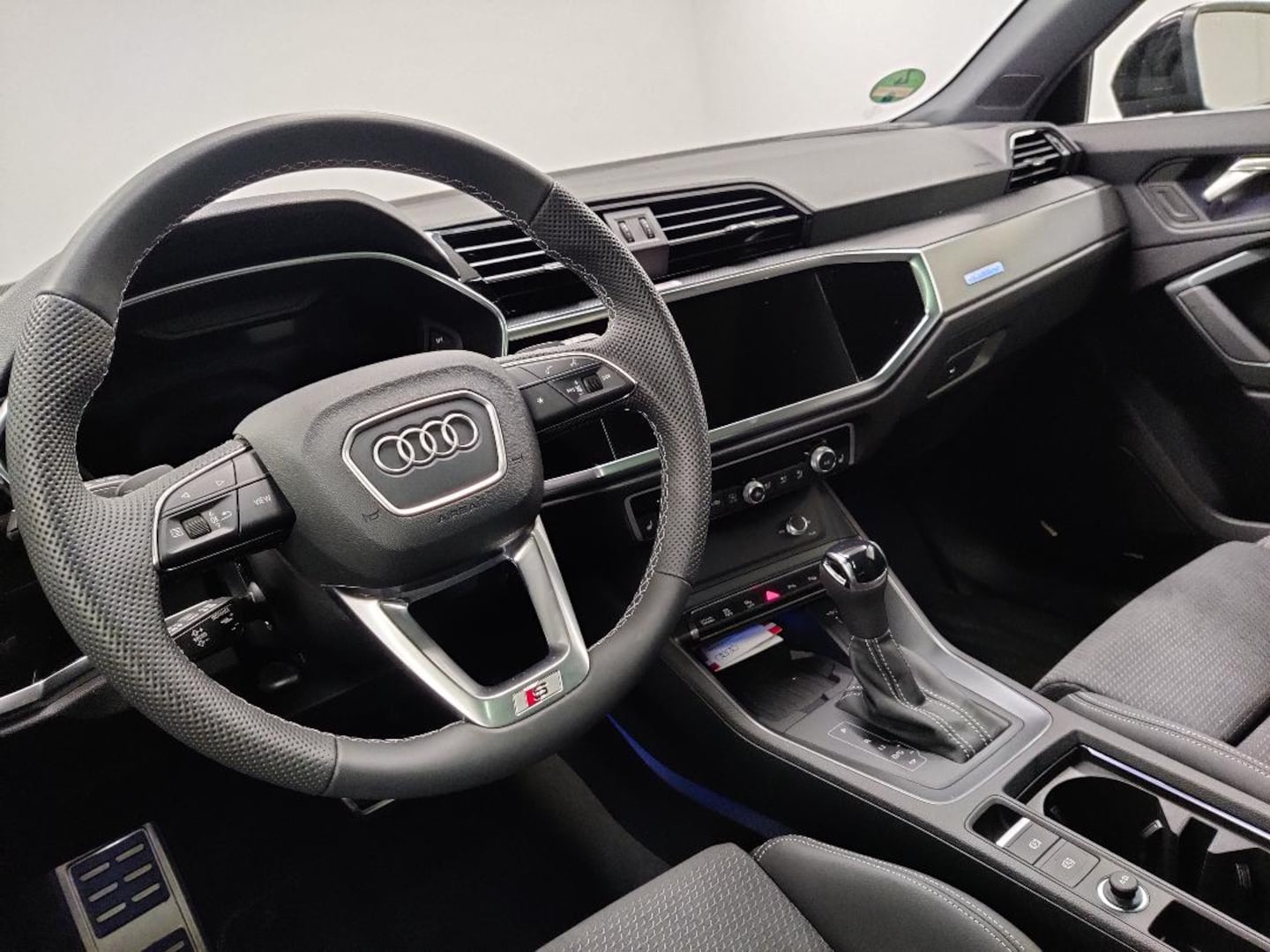 Bild über Audi Q3 TFSI quattro 140 kW S tronic - für weitere Informationen kontaktieren Sie den Audi Partner