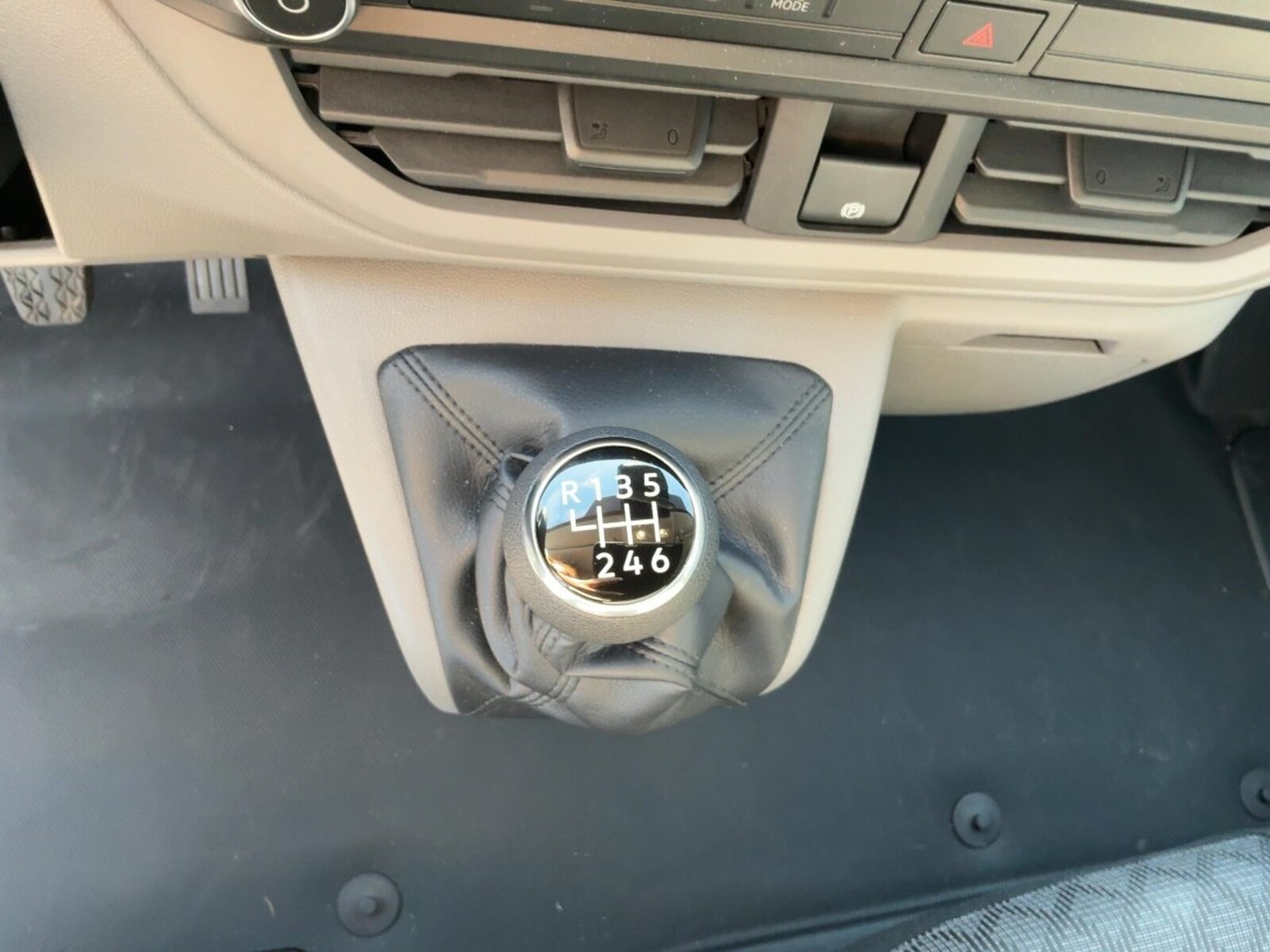 Volkswagen Transporter Kasten kurzer Radstand – Bild 15