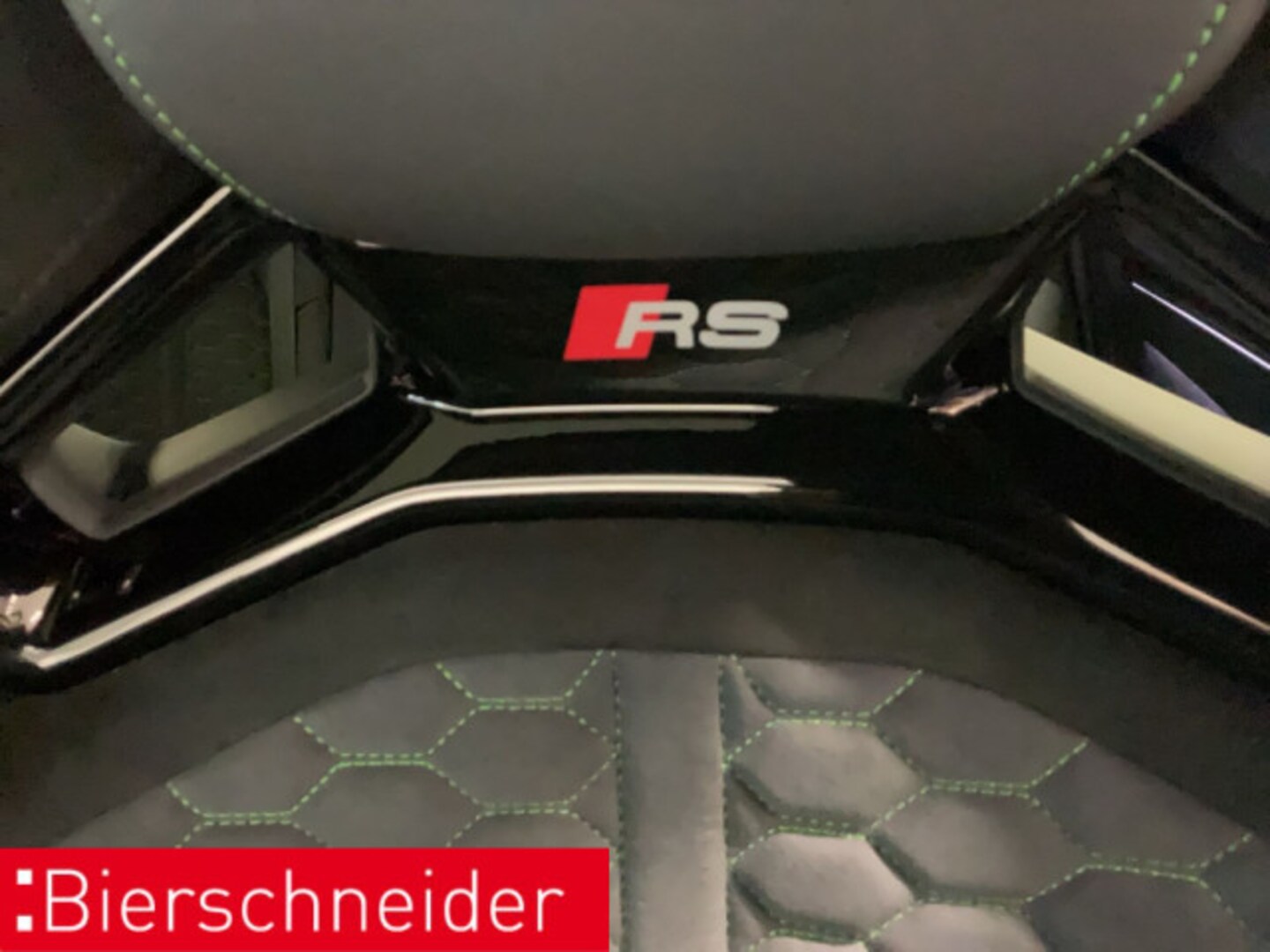 Bild über Audi RS 3 Sportback TFSI quattro 294 kW S tronic - für weitere Informationen kontaktieren Sie den Audi Partner