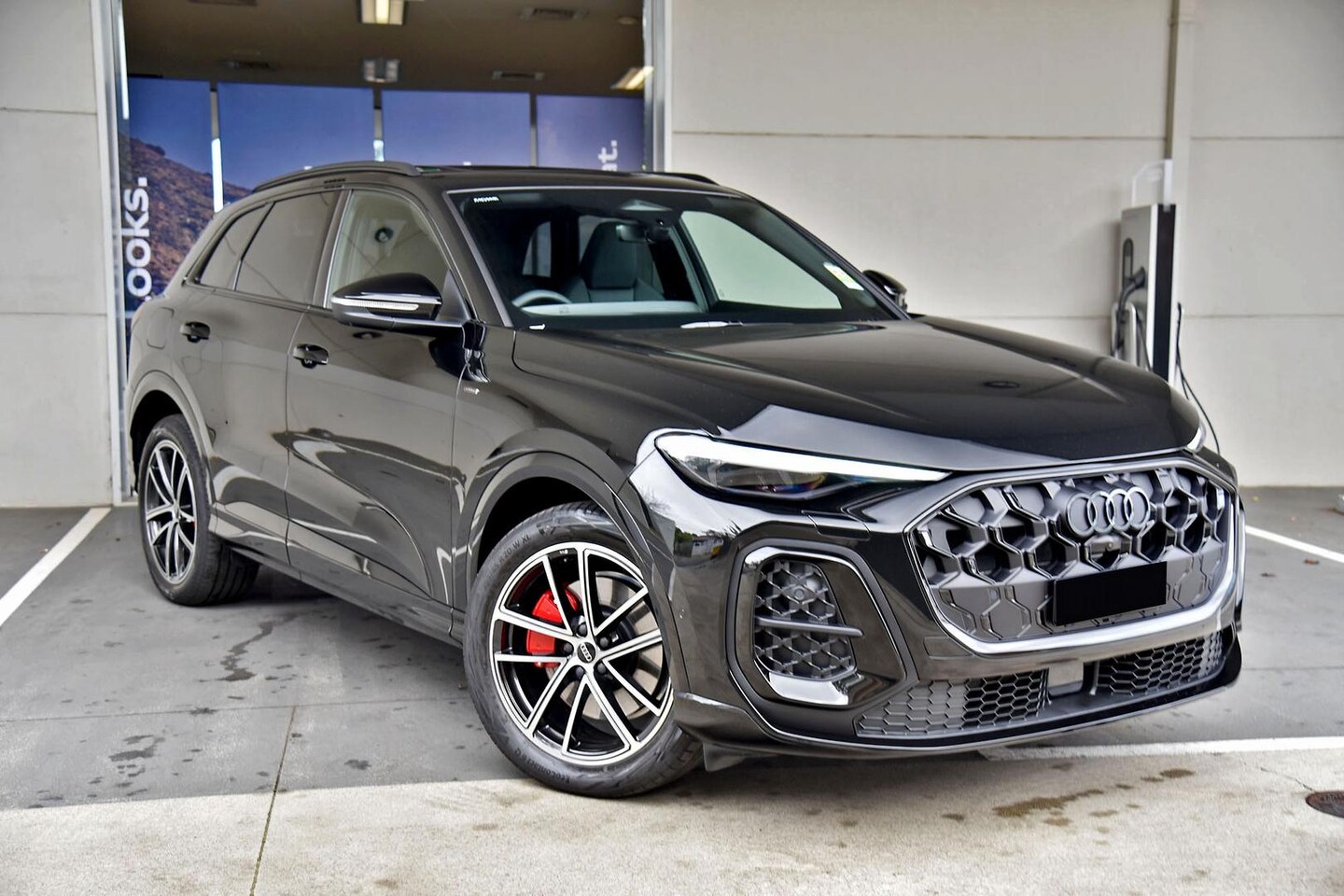 Image about Audi Q5 SUV e-hybrid quattro S tronic