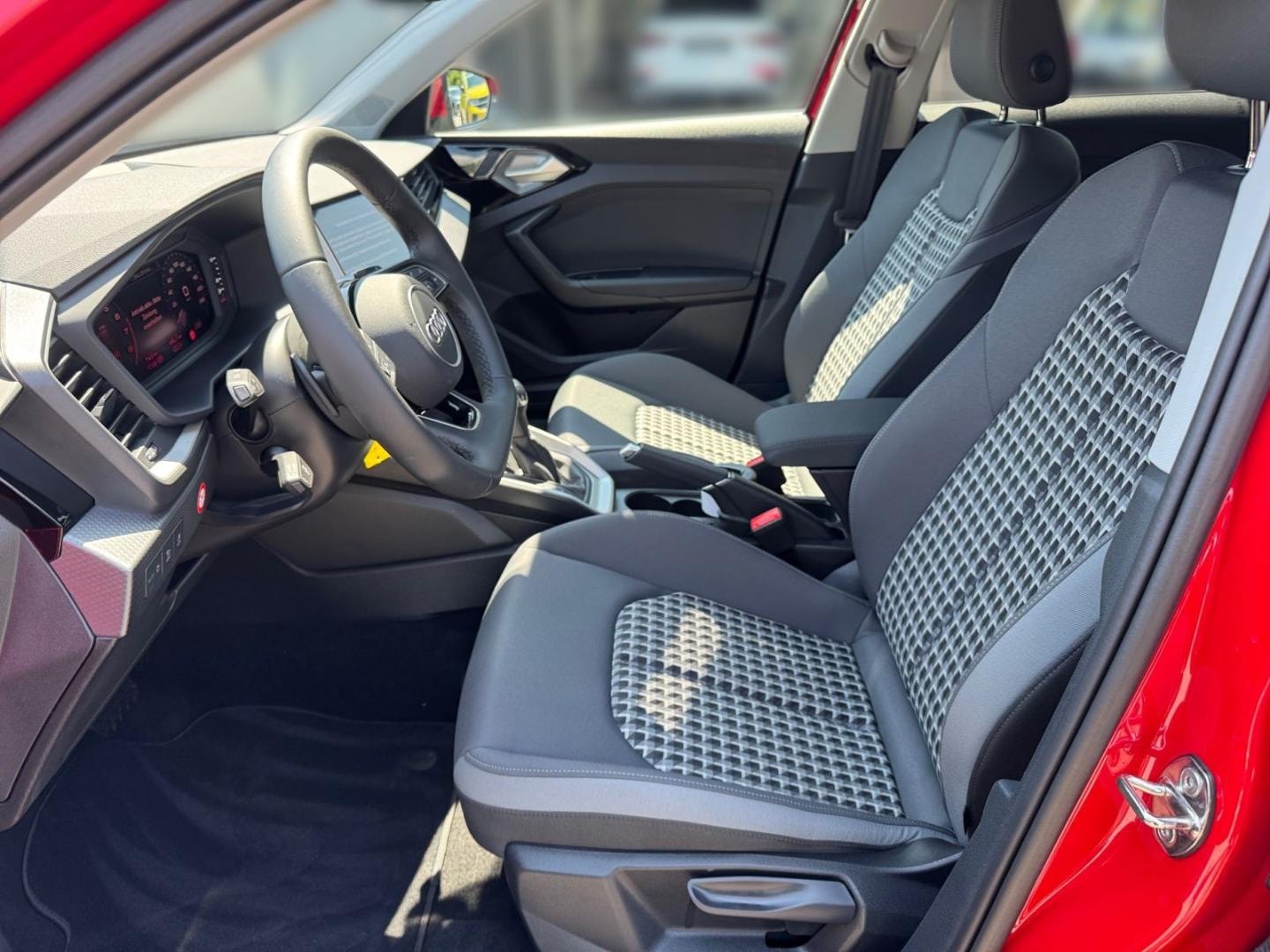 Bild über Audi A1 Sportback S line 30 TFSI S tronic - für weitere Informationen kontaktieren Sie den Audi Partner