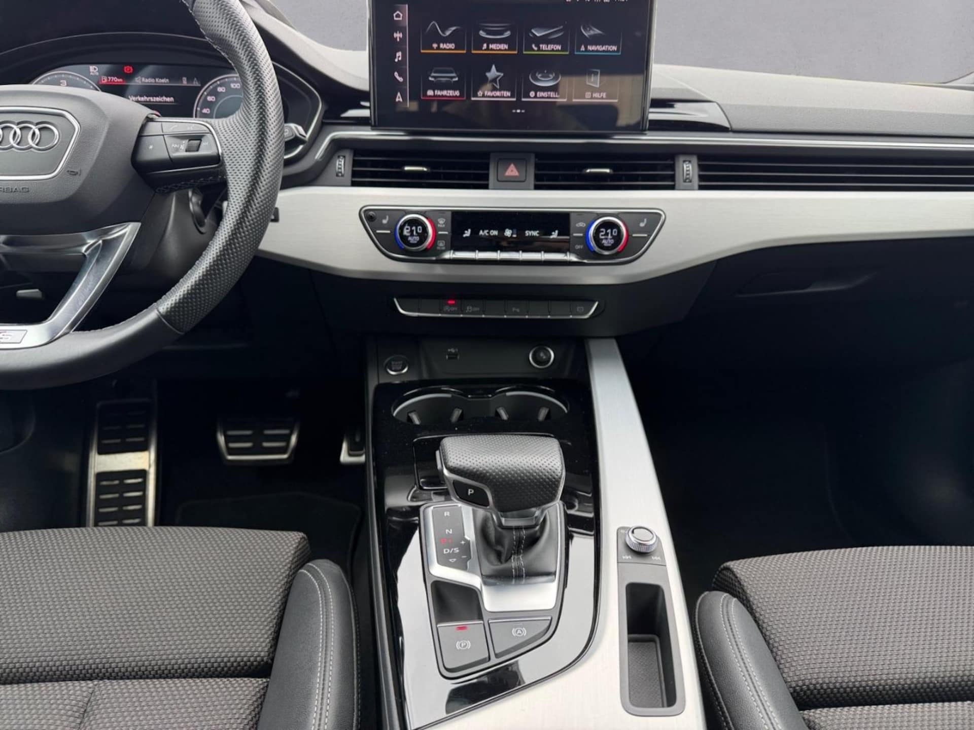 Audi A4 Avant S line