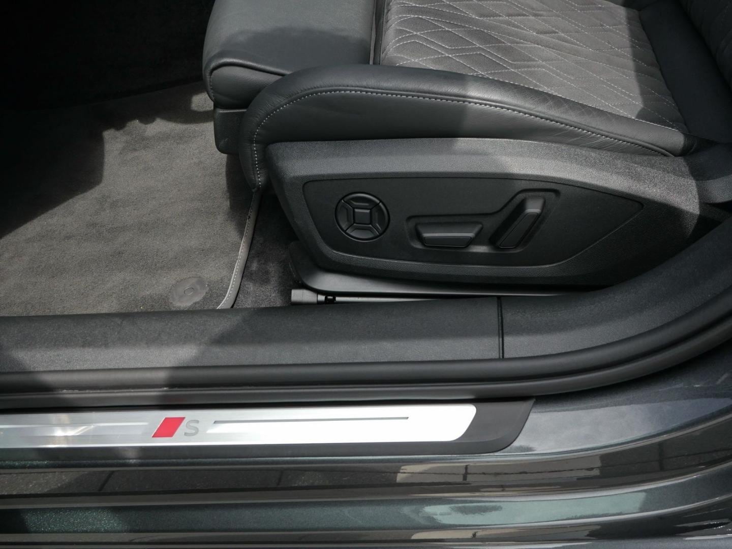 Bild über Audi S5 Limousine TFSI 270 kW S tronic - für weitere Informationen kontaktieren Sie den Audi Partner