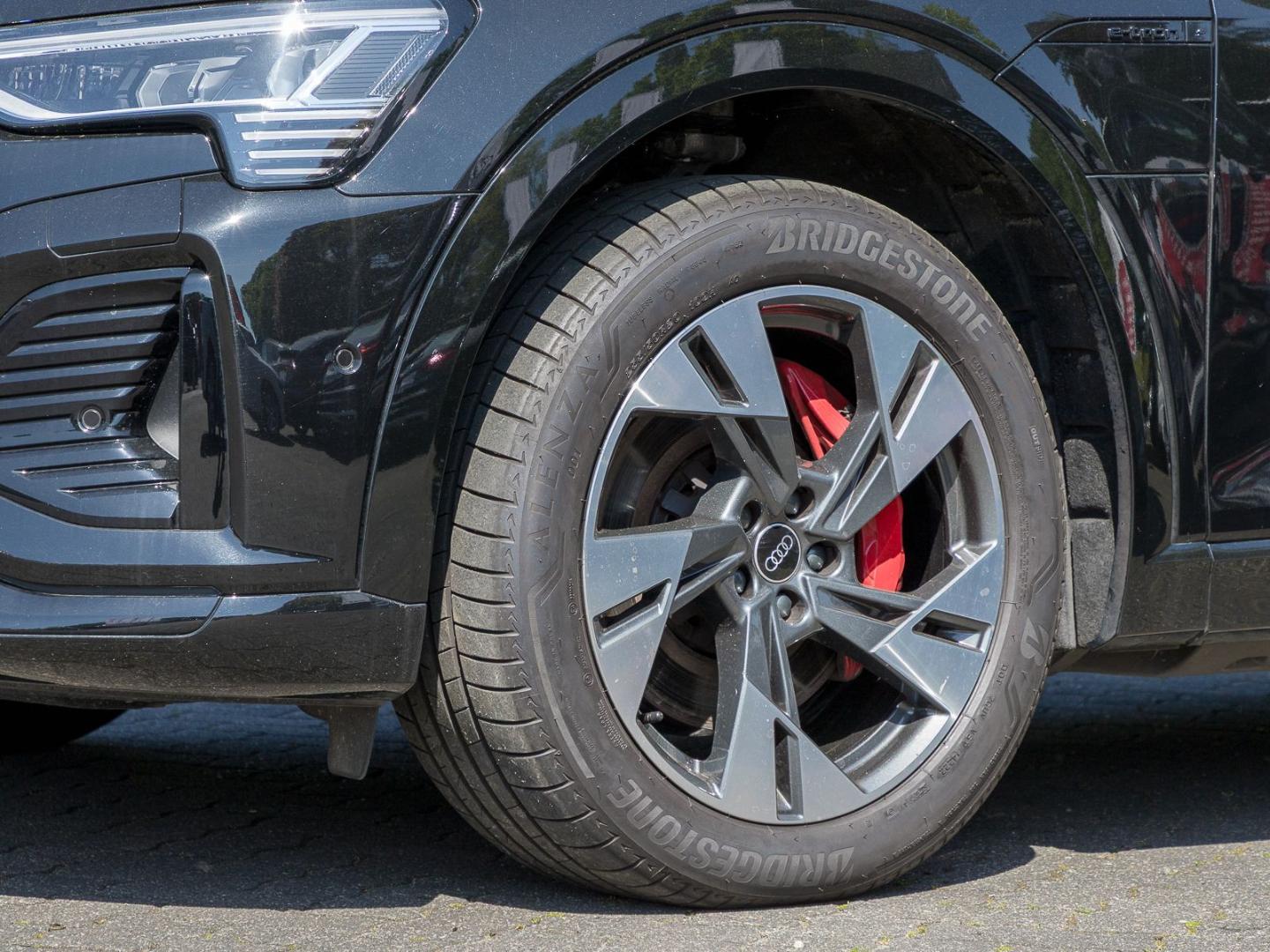 Image about Audi Q8 e-tron S line 55 e-tron quattro