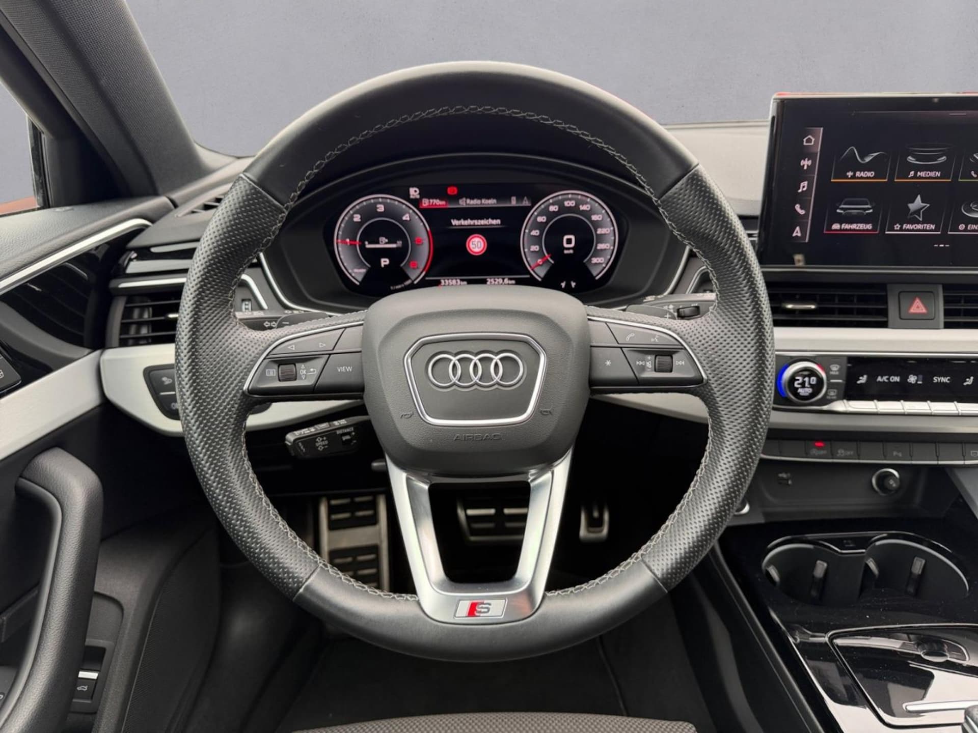 Audi A4 Avant S line