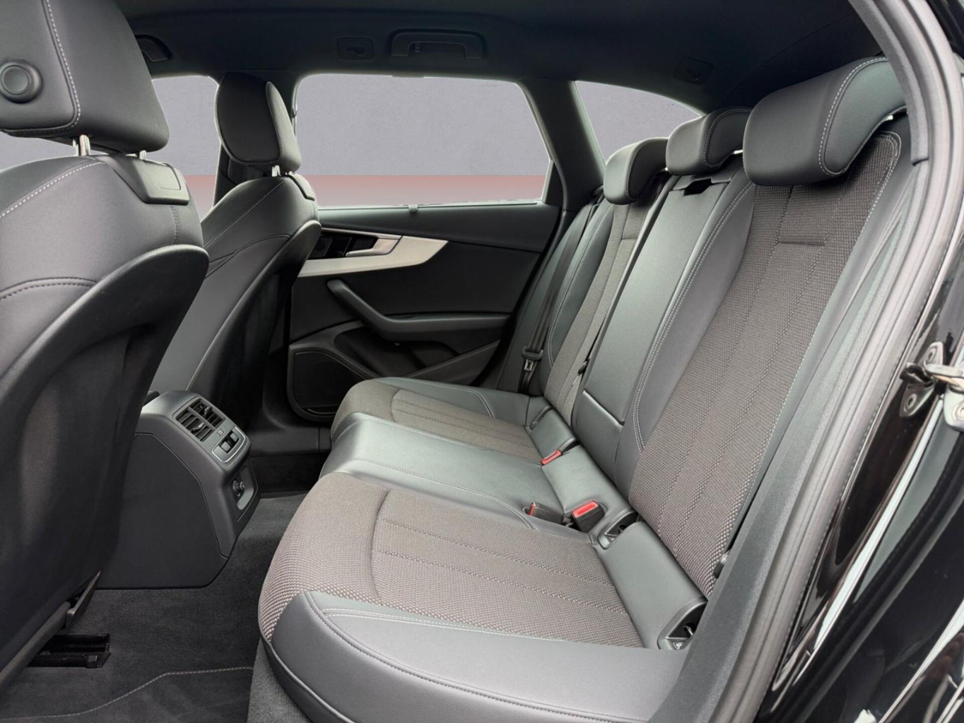Audi A4 Avant S line