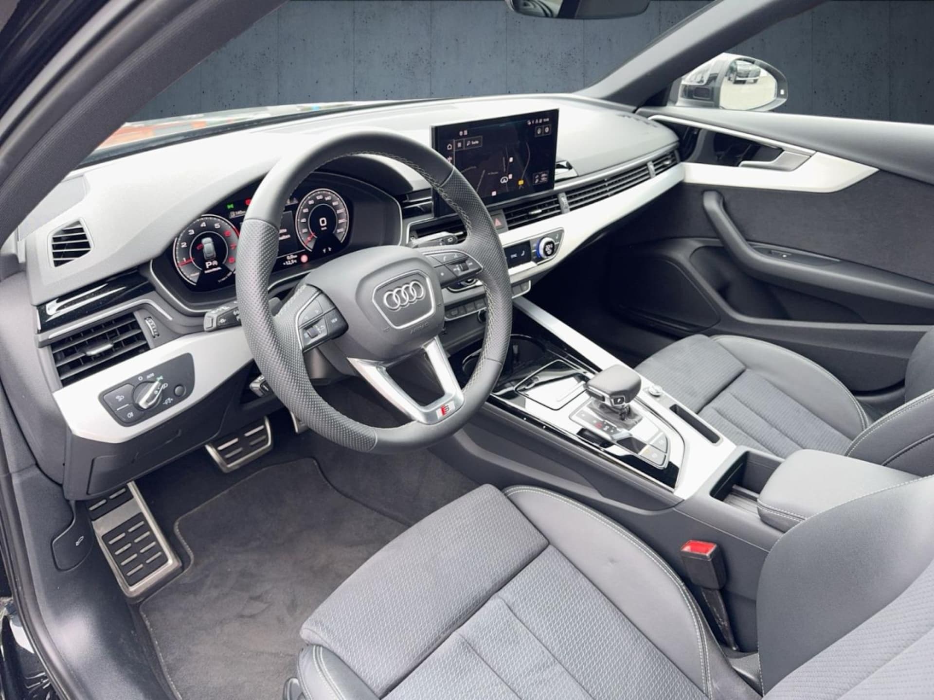 Audi A4 Avant S line
