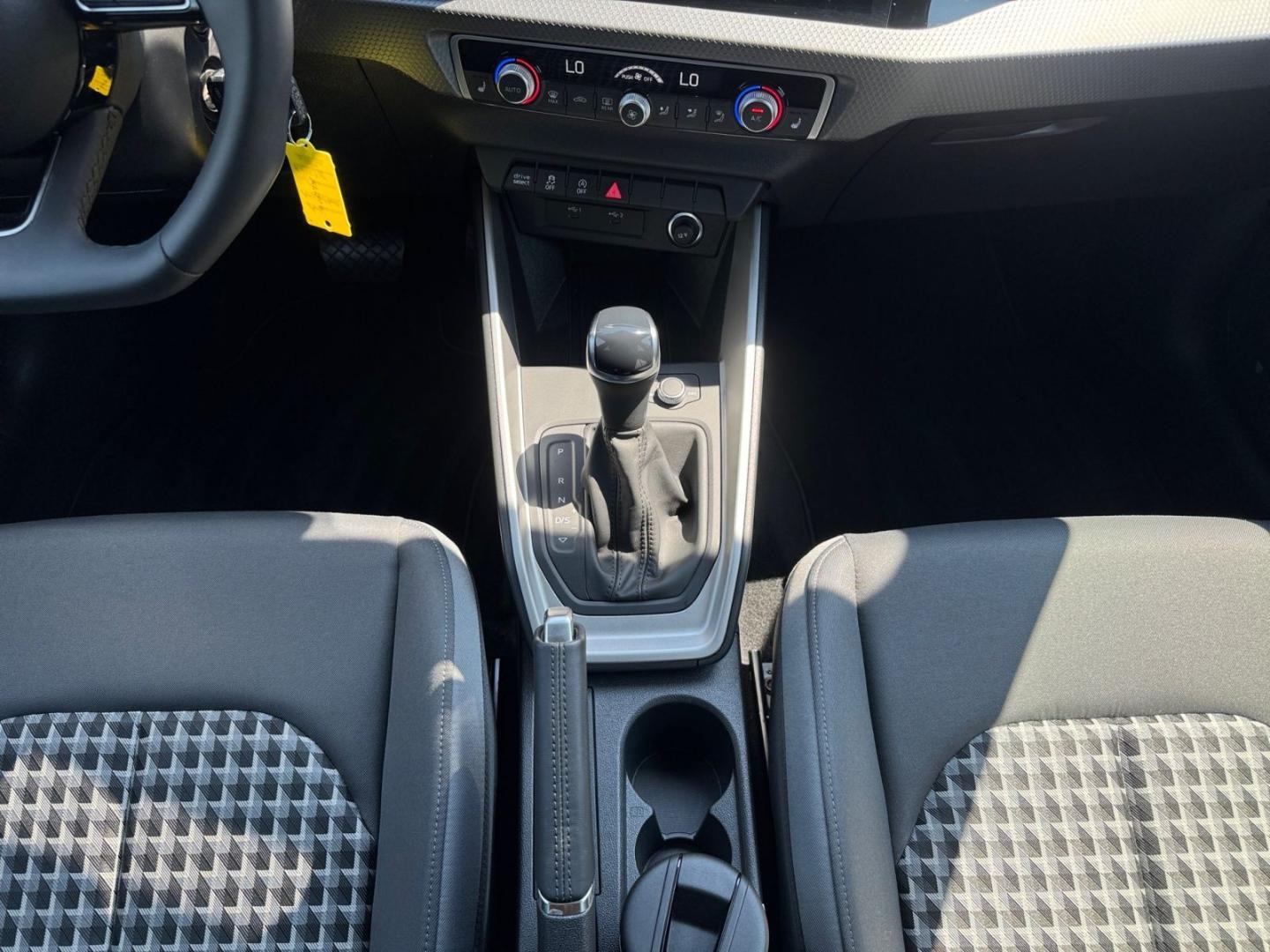Bild über Audi A1 Sportback S line 30 TFSI S tronic - für weitere Informationen kontaktieren Sie den Audi Partner
