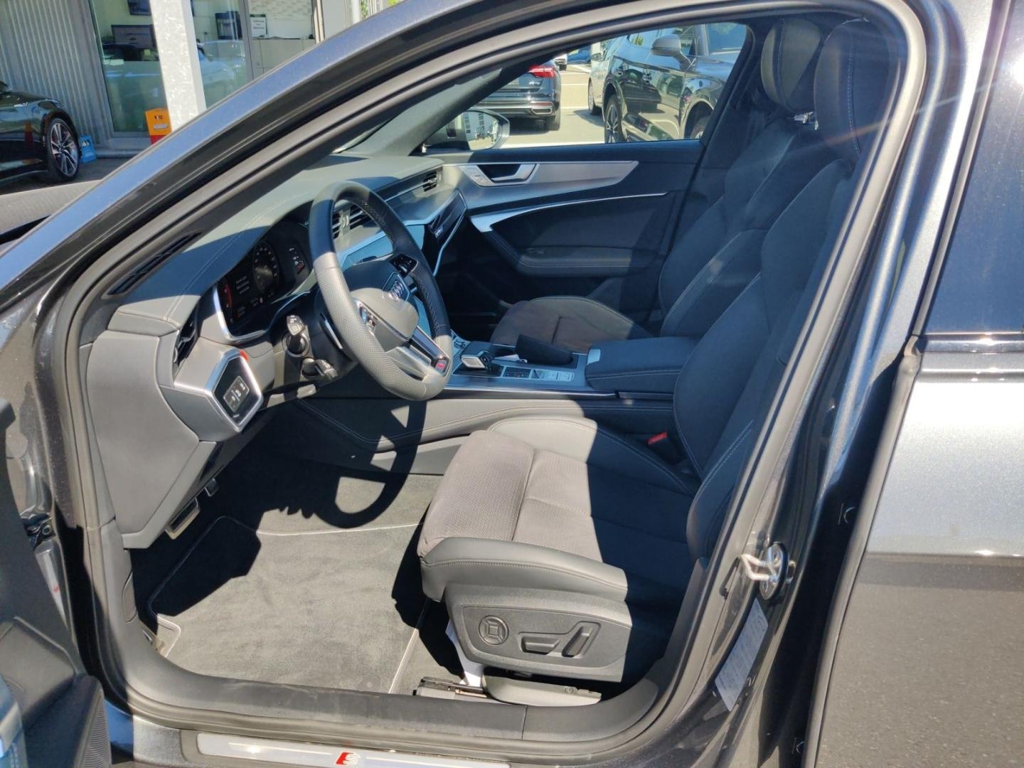 Bild über Audi S6 Avant TDI quattro tiptronic - für weitere Informationen kontaktieren Sie den Audi Partner