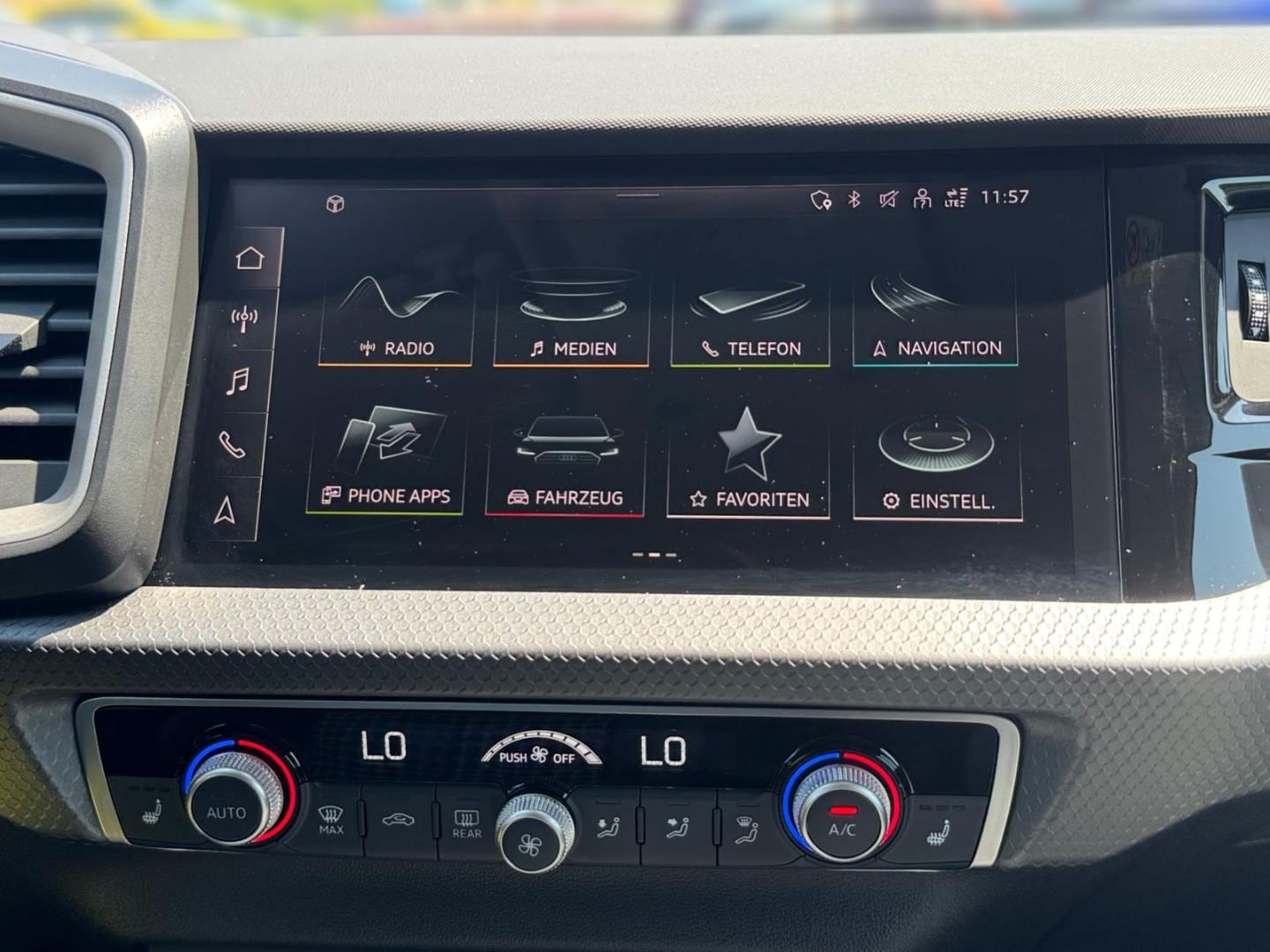 Bild über Audi A1 Sportback S line 30 TFSI S tronic - für weitere Informationen kontaktieren Sie den Audi Partner