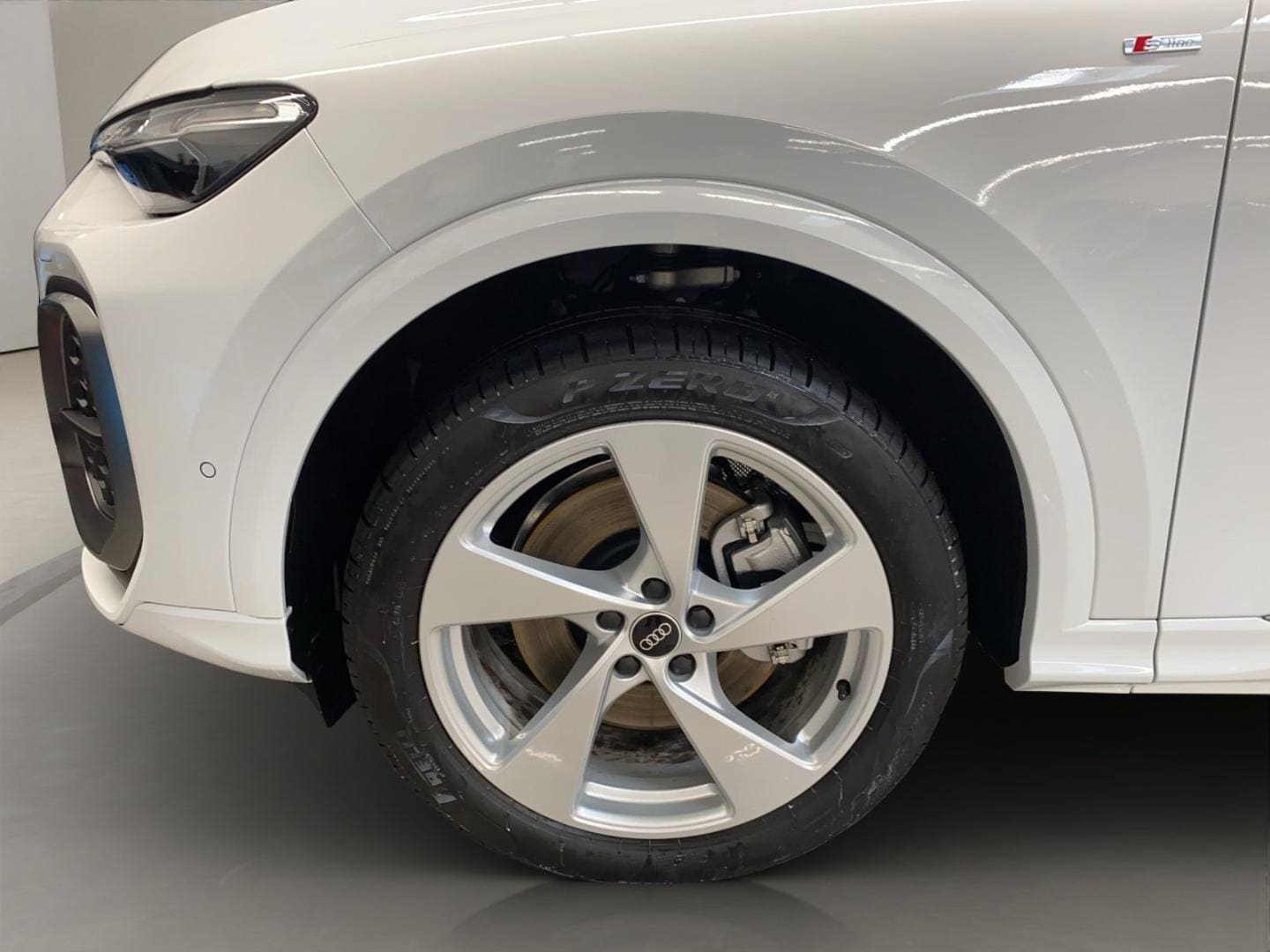Bild über Audi Q5 SUV TDI quattro 150 kW S tronic - für weitere Informationen kontaktieren Sie den Audi Partner