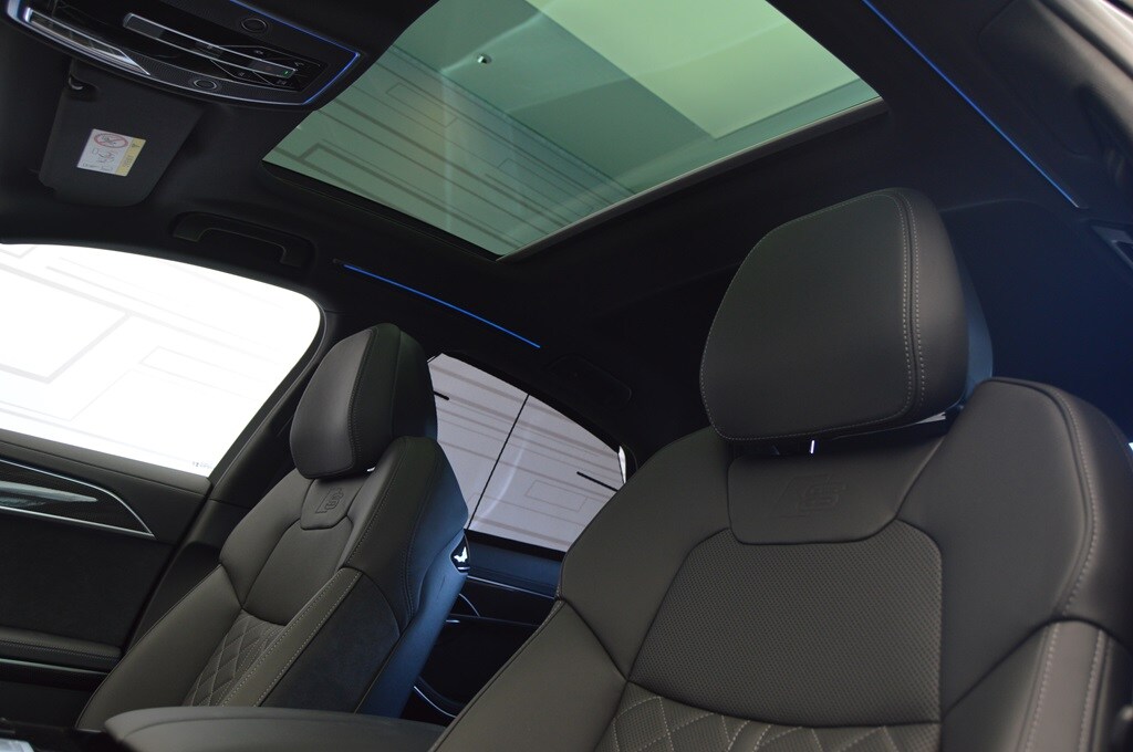 Bild som visar&nbsp;Audi A8 TFSI e&nbsp;A8 60 TFSI e quattro 462 hk tiptronic - för mer information kontakta din Audi Partner