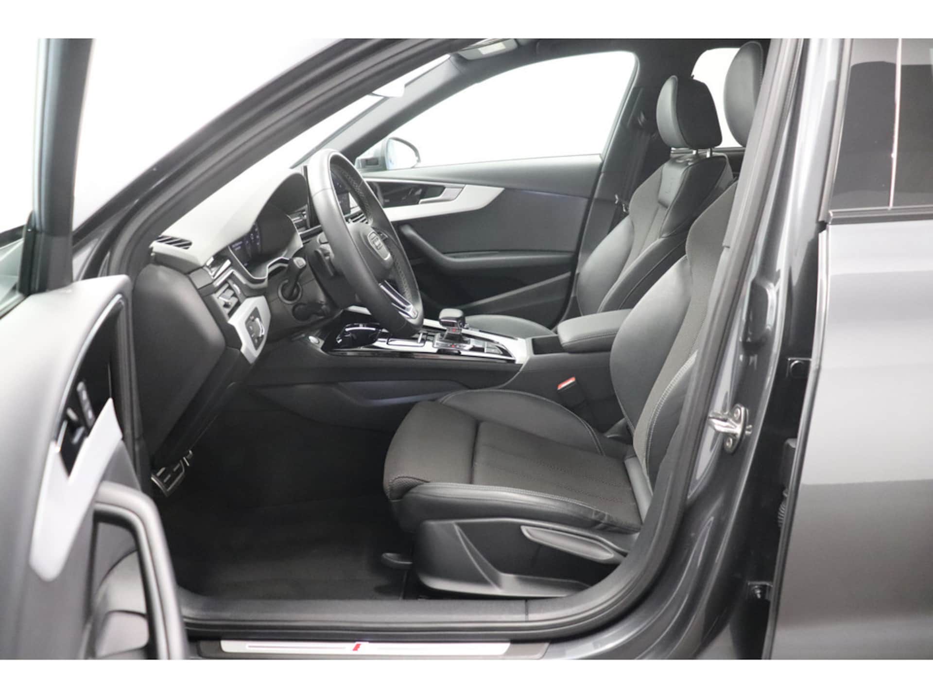 Audi A4 Avant S line