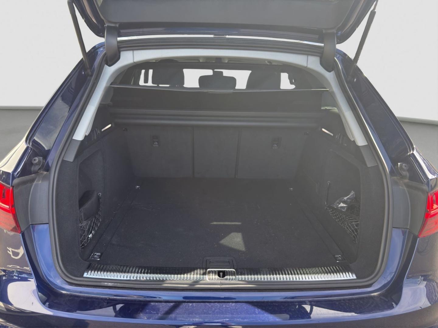 Bild über Audi A4 Avant advanced 35 TDI S tronic - für weitere Informationen kontaktieren Sie den Audi Partner