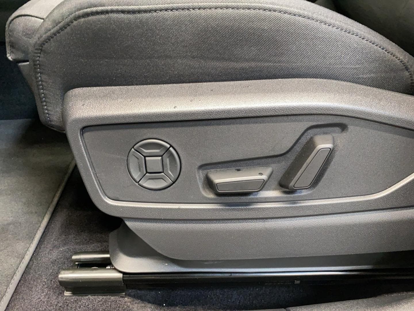 Bild über Audi Q5 SUV TDI quattro 150 kW S tronic - für weitere Informationen kontaktieren Sie den Audi Partner