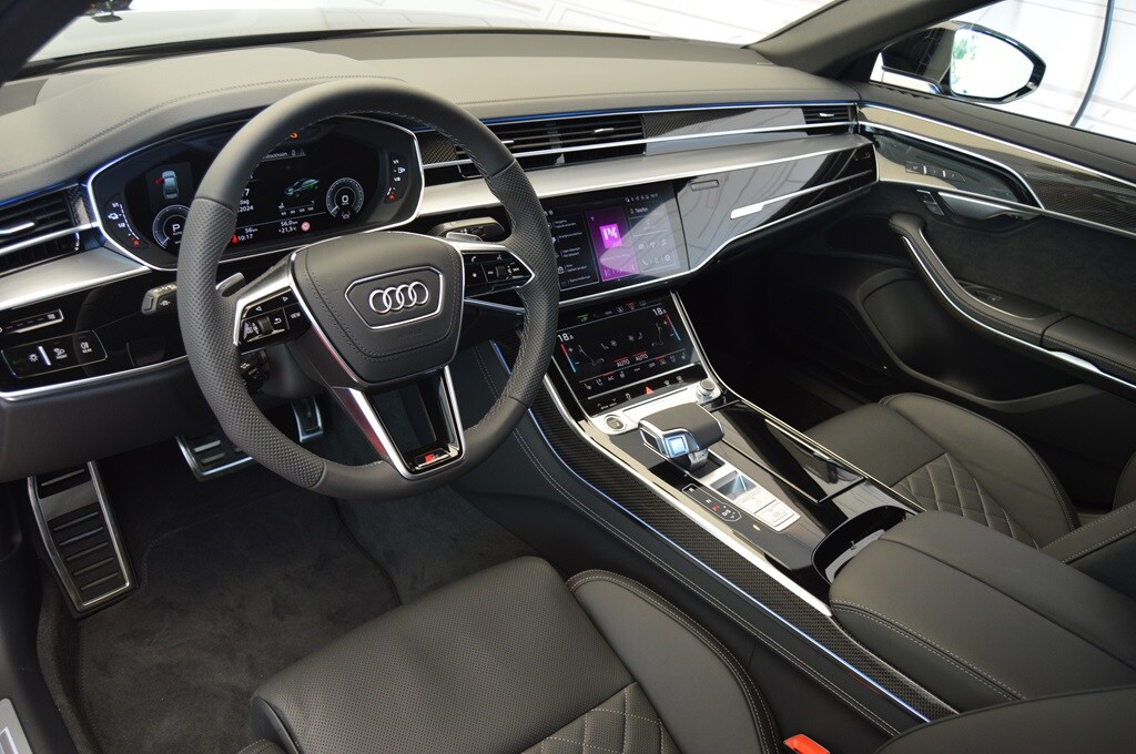 Bild som visar&nbsp;Audi A8 TFSI e&nbsp;A8 60 TFSI e quattro 462 hk tiptronic - för mer information kontakta din Audi Partner