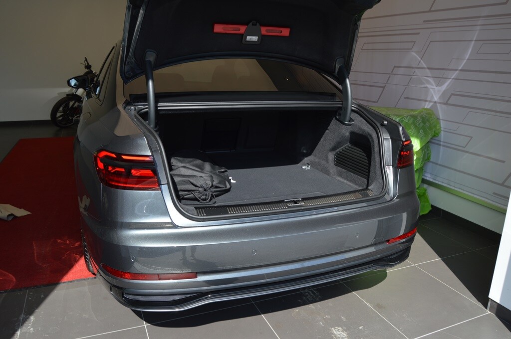 Bild som visar&nbsp;Audi A8 TFSI e&nbsp;A8 60 TFSI e quattro 462 hk tiptronic - för mer information kontakta din Audi Partner