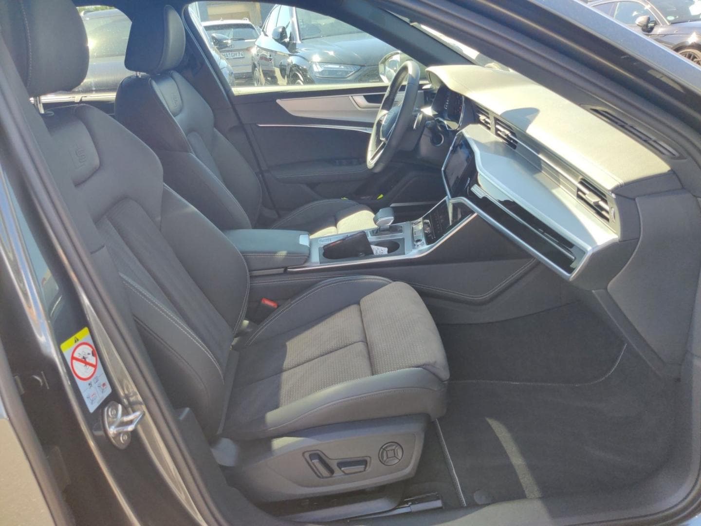 Bild über Audi S6 Avant TDI quattro tiptronic - für weitere Informationen kontaktieren Sie den Audi Partner