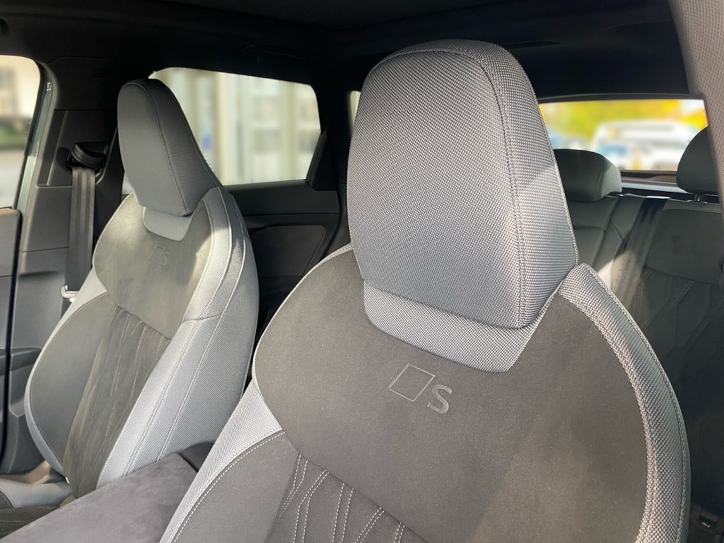 Bild über Audi Q3 SUV TFSI quattro 195 kW S tronic - für weitere Informationen kontaktieren Sie den Audi Partner