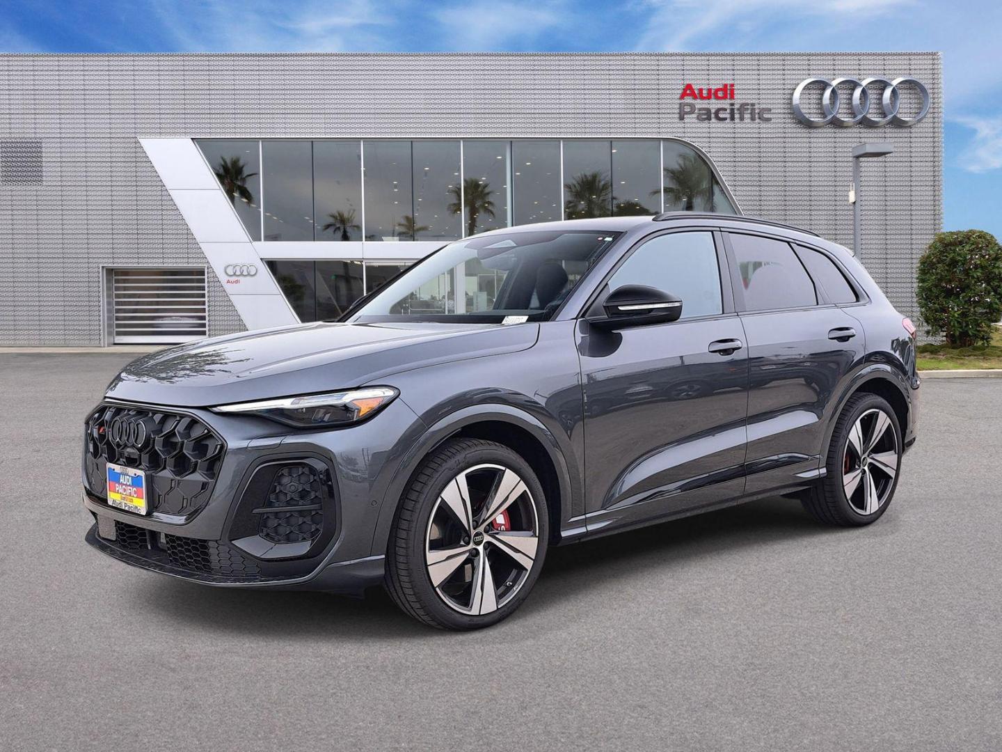 2025 Audi SQ5 Premium Plus's photo