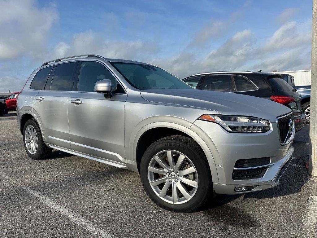 2018 Volvo XC90 T5 FWD Momentum's photo