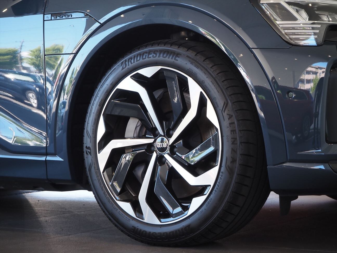 Image about Audi Q8 e-tron 55 e-tron S line