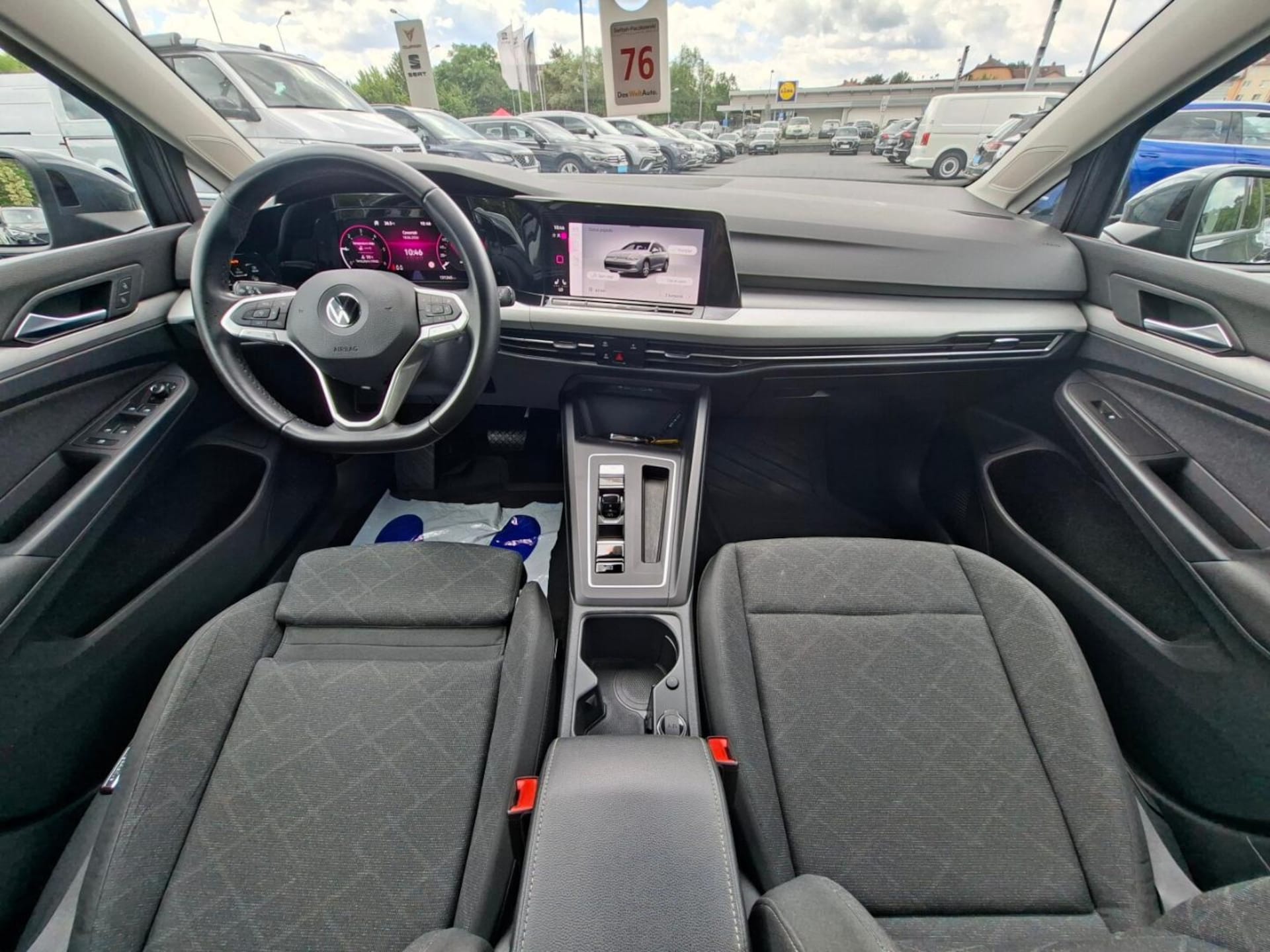 Volkswagen Golf Variant Life
