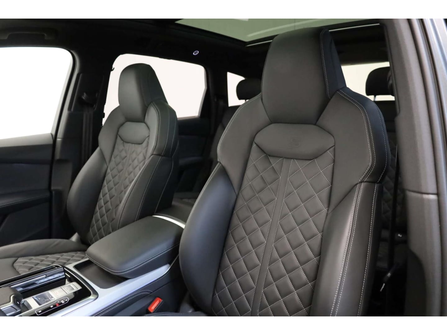 Bild über Audi SQ7 SUV TFSI quattro tiptronic - für weitere Informationen kontaktieren Sie den Audi Partner