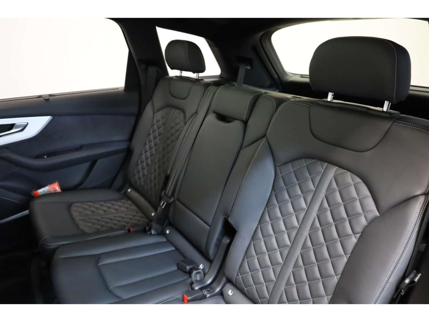 Bild über Audi SQ7 SUV TFSI quattro tiptronic - für weitere Informationen kontaktieren Sie den Audi Partner