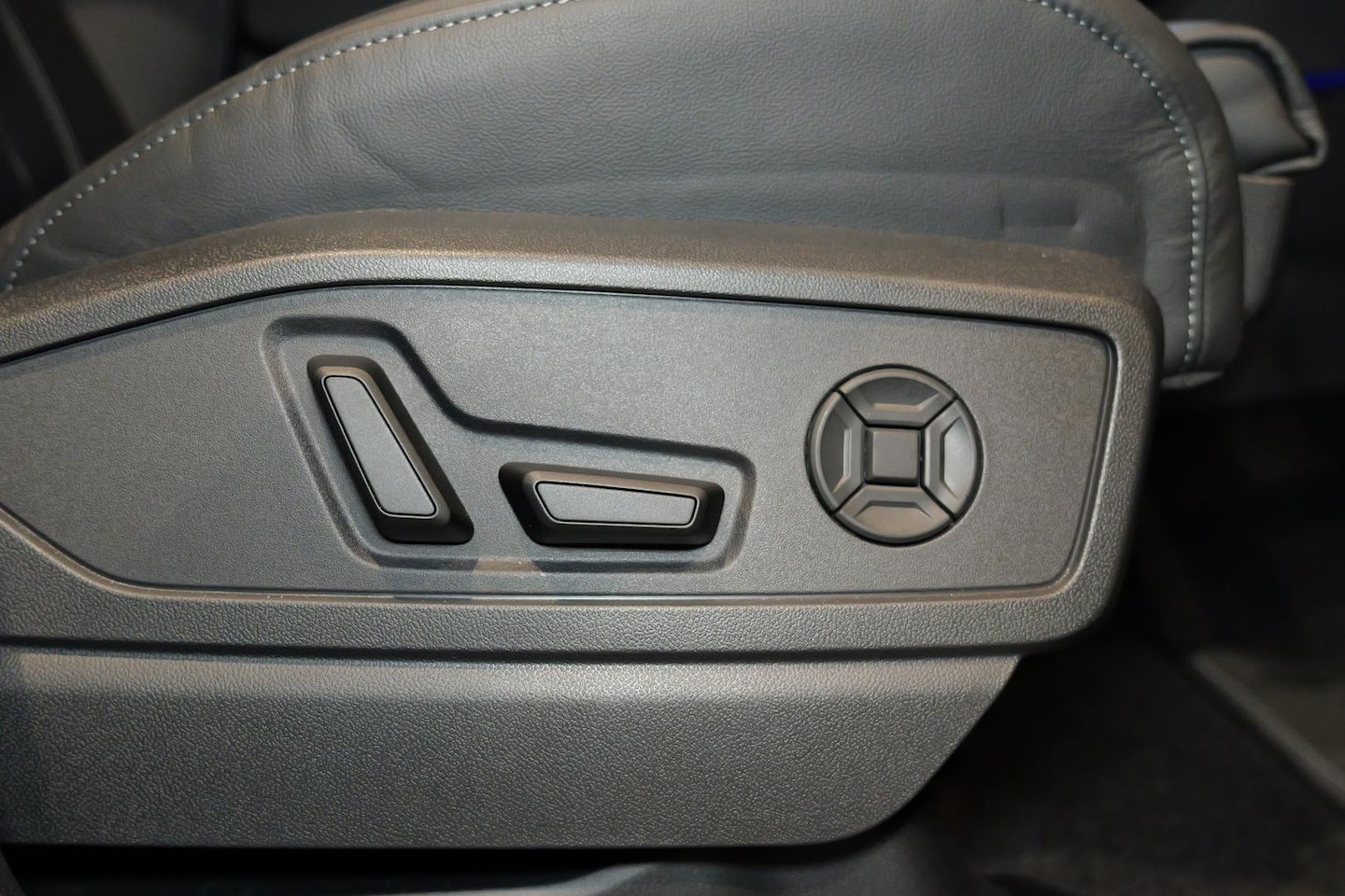 Image about Audi Q5 SUV e-hybrid quattro S tronic