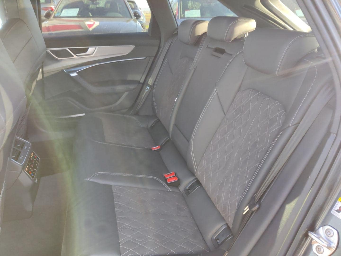 Bild über Audi S6 Avant TDI quattro tiptronic - für weitere Informationen kontaktieren Sie den Audi Partner