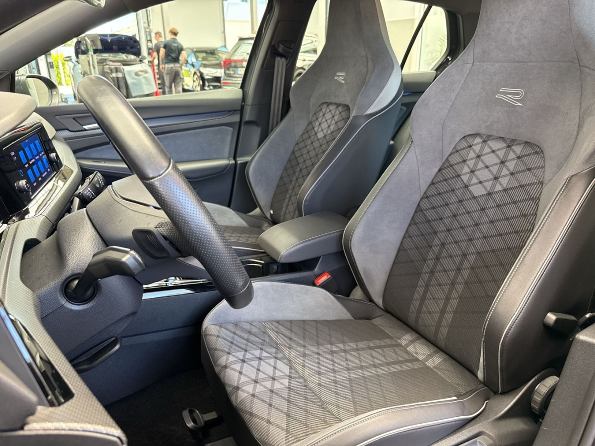 Volkswagen Golf R-Line