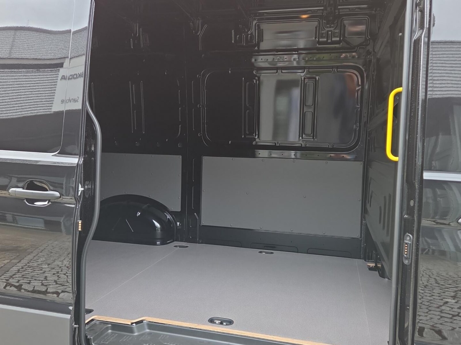 Volkswagen Crafter Kasten mittlerer Radstand – Bild 12