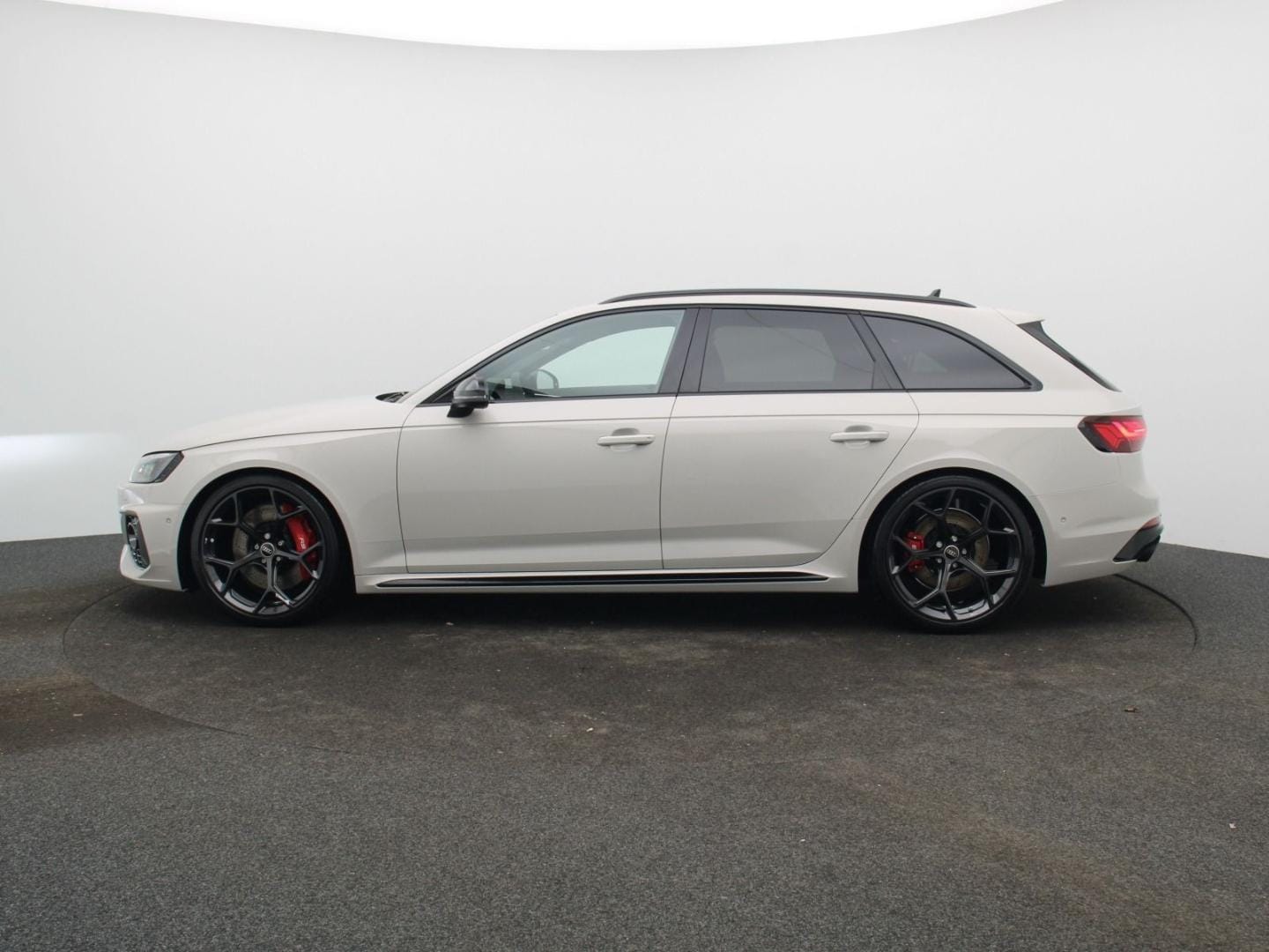 Image about Audi RS 4 Avant TFSI quattro tiptronic